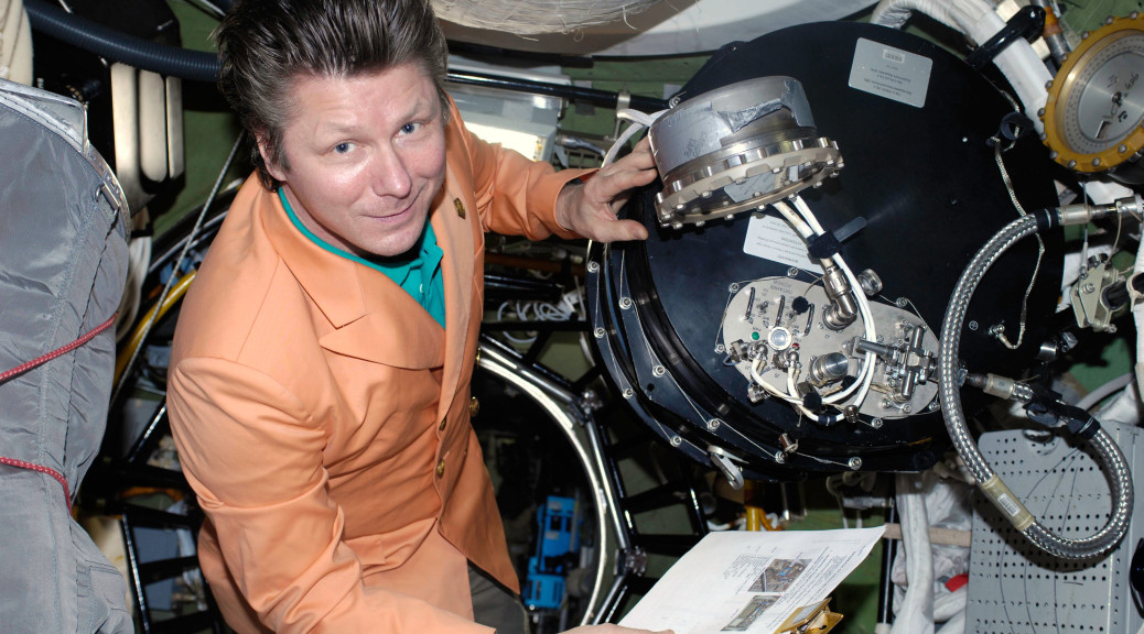 Gennady Padalka, uzayda en fazla vakit geçiren kozmonot (879 gün).