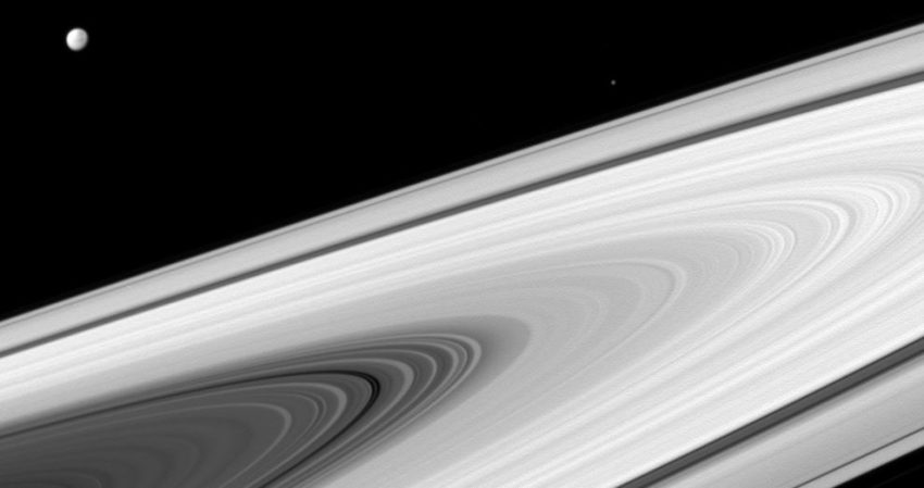 Cassini’nin Gönderdiği Fotoğraflardaki İlginç Detay!