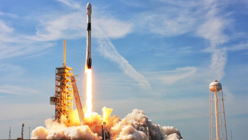 SpaceX esrarengiz uyduyu nihayet fırlattı