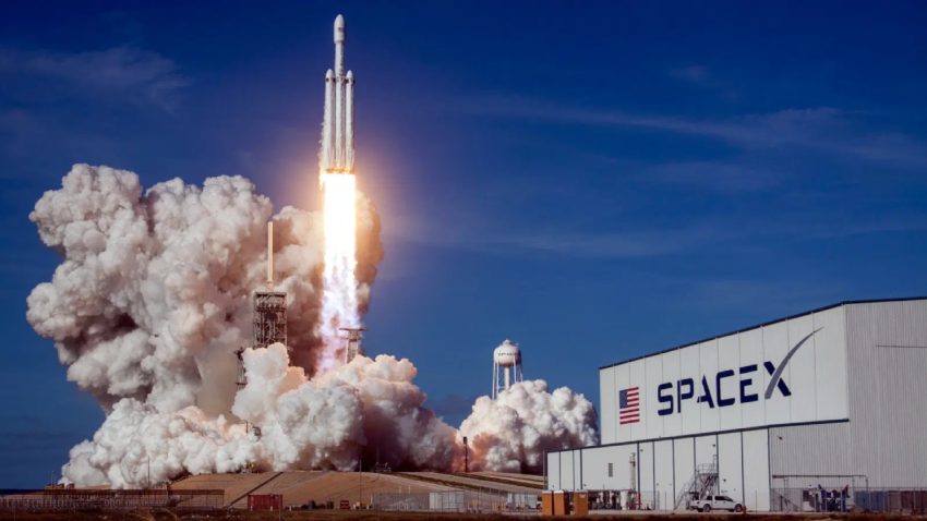 SpaceX’in gizemli uydu fırlatışı için ikinci erteleme