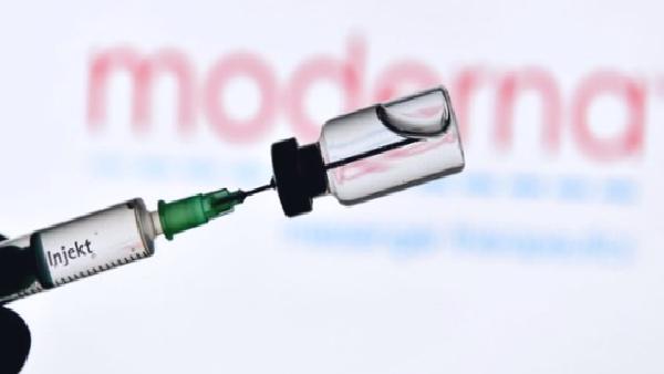 Moderna, Omicron’a karşı ‘daha etkili’ aşı geliştirdiğini duyurdu
