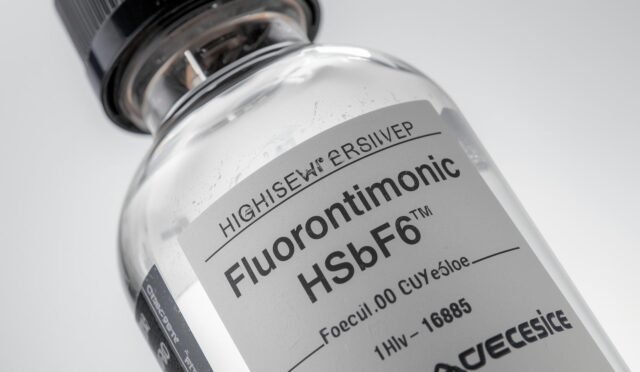 Floroantimonik Asit (_(HSbF_{6}_)) şişesi